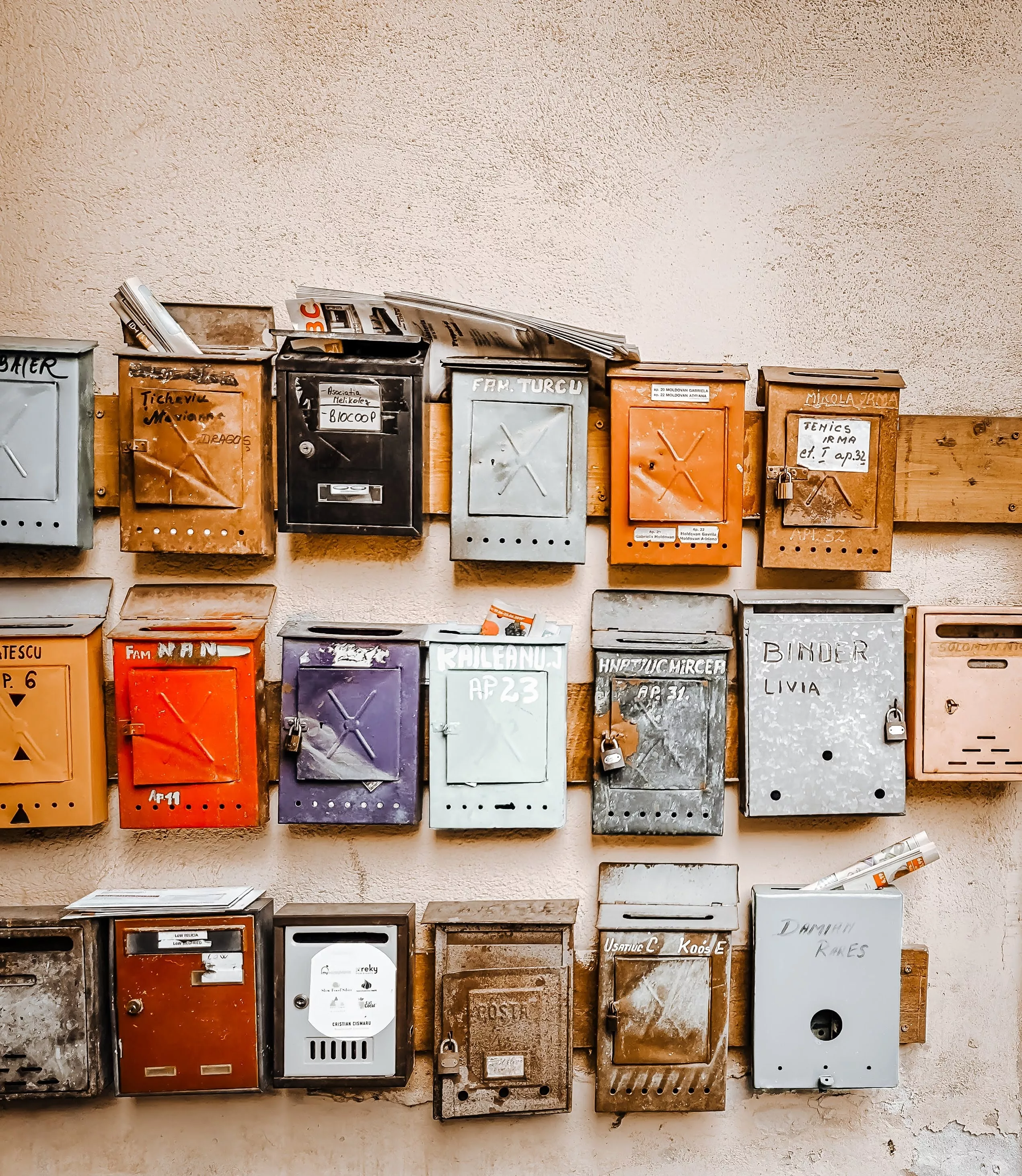 boîtes aux lettres colorées